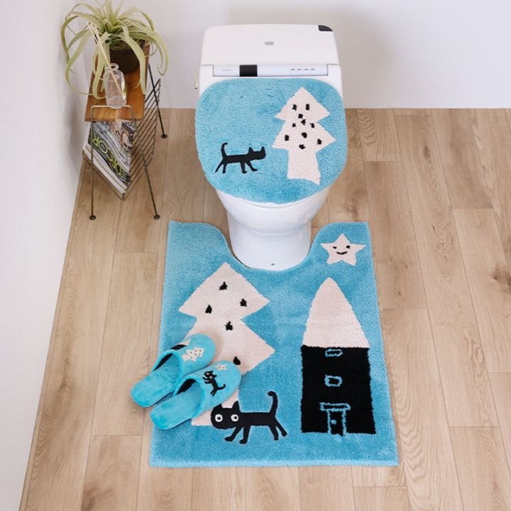 アツコマタノ 迷子のMEME BEBE トイレ3点セット ロングトイレマット+兼用フタカバー(普通便座&温水洗浄・暖房便座兼用)+スリッパ ブルー/アイボリー