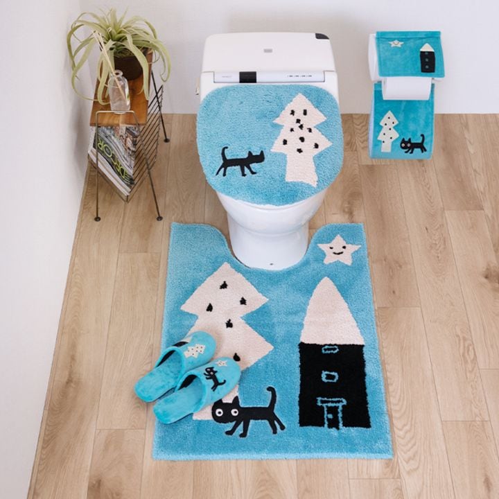 アツコマタノ 迷子のMEME BEBE トイレ4点セット ロングトイレマット+兼用フタカバー（普通便座＆温水洗浄・暖房便座兼用）+スリッパ+ペーパーホルダーカバー ブルー/アイボリー